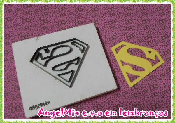 Faca simbolo Superman 7cmx9cm